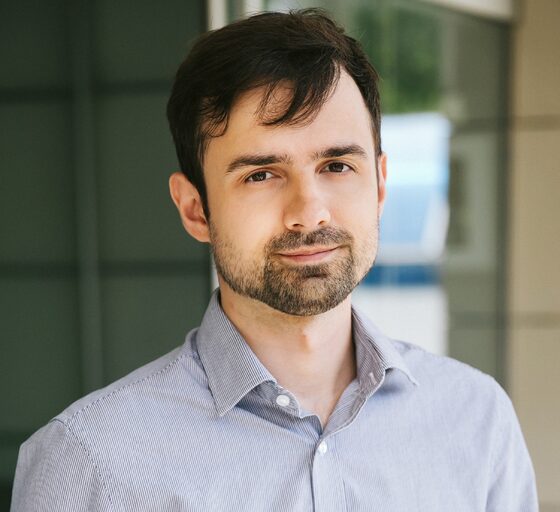 Роман Лексутин